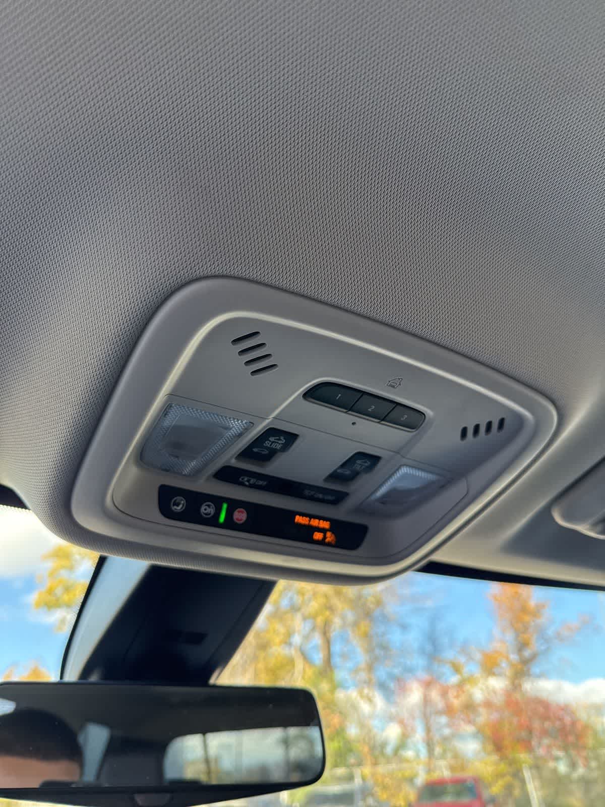 Thumbnail: 2020 Chevrolet Traverse - 19