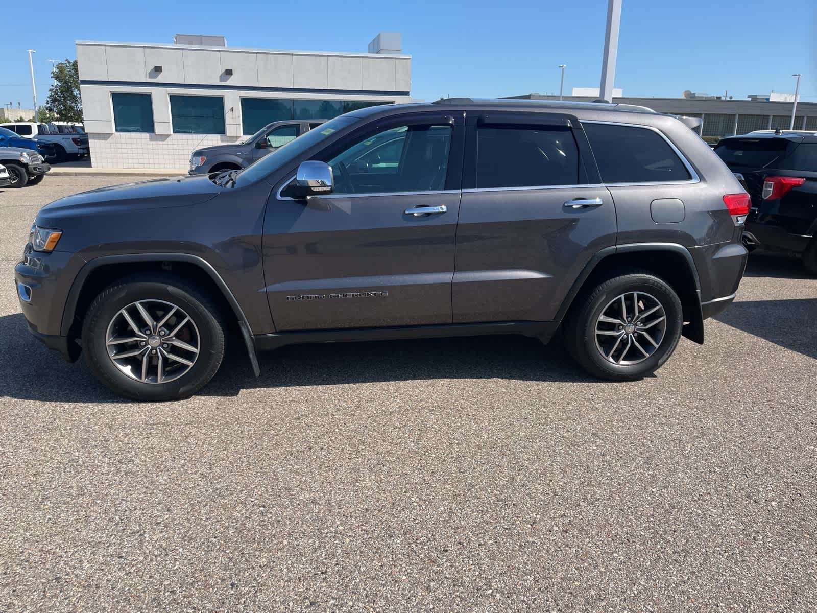 Thumbnail: 2017 Jeep Grand Cherokee - 5