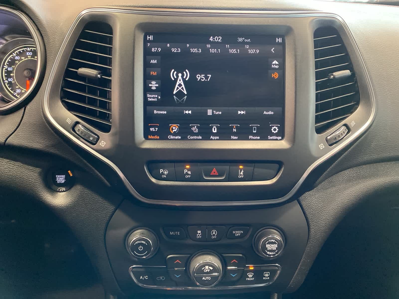 Thumbnail: 2021 Jeep Cherokee - 12