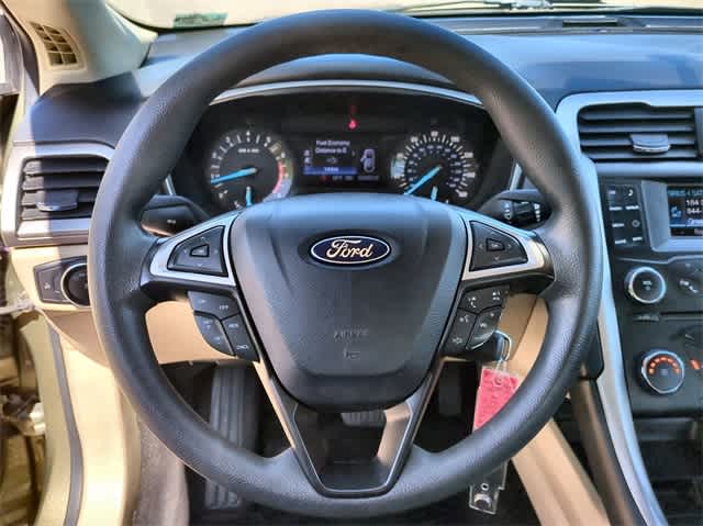 2013 Ford Fusion SE 21