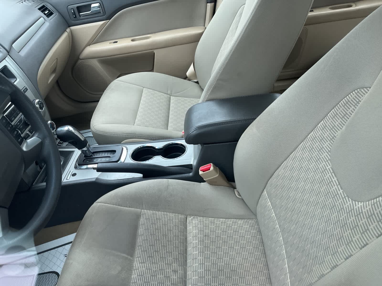 Thumbnail: 2011 Ford Fusion - 25