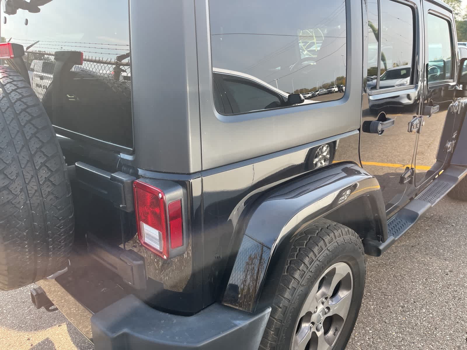 Thumbnail: 2016 Jeep Wrangler - 12