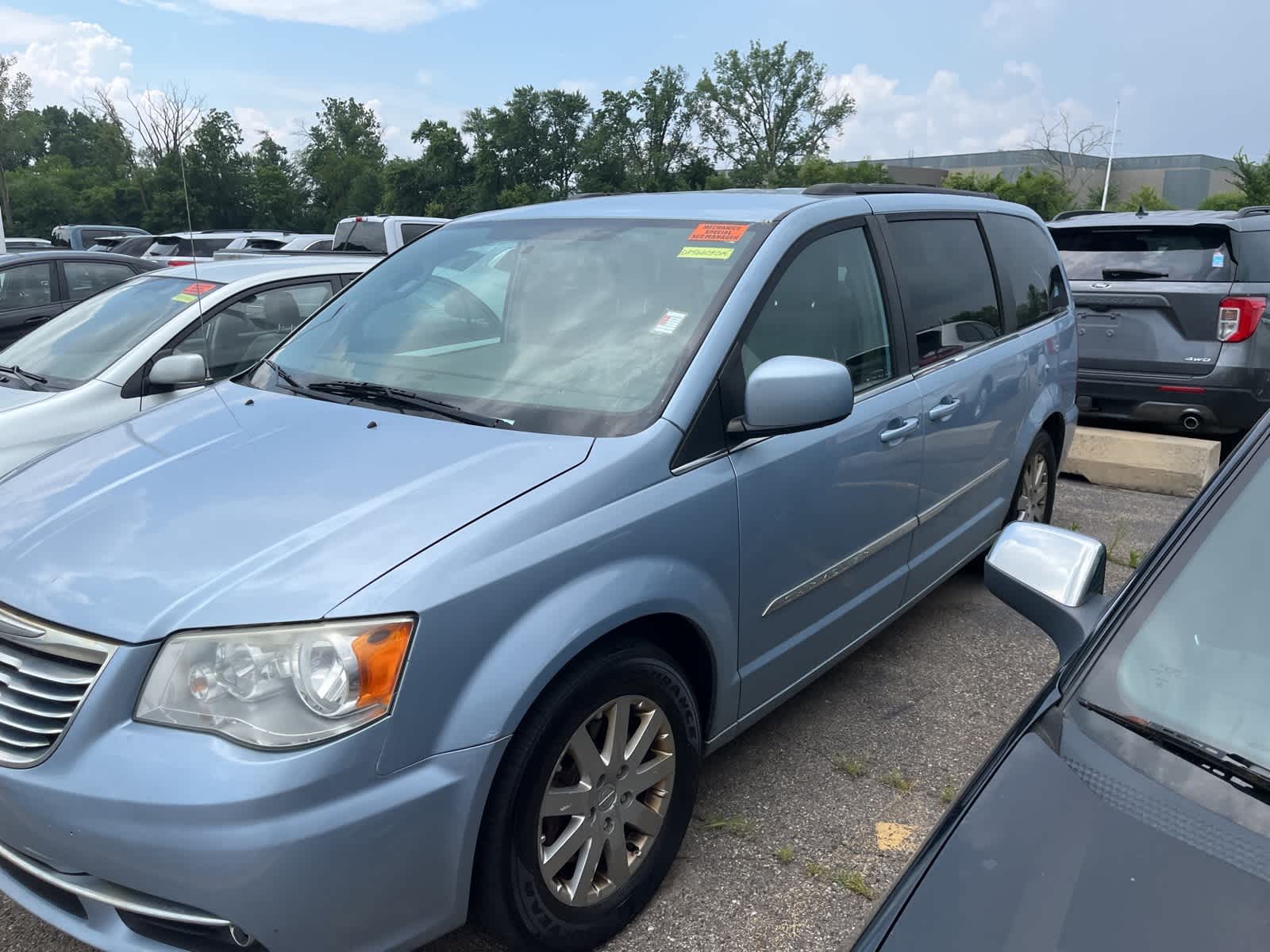 Thumbnail: 2013 Chrysler Town & Country - 5