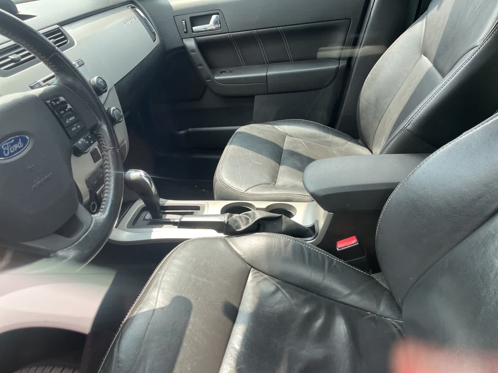 Thumbnail: 2010 Ford Focus - 25