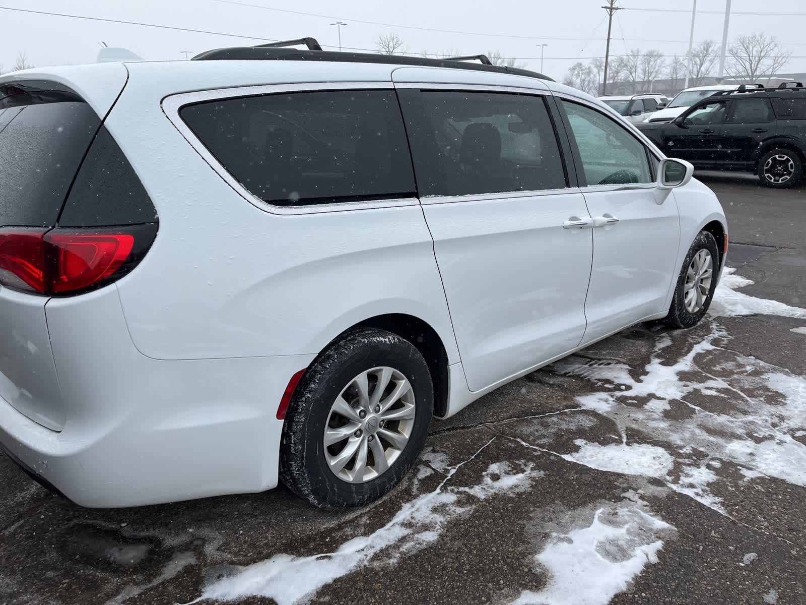 Thumbnail: 2018 Chrysler Pacifica - 14