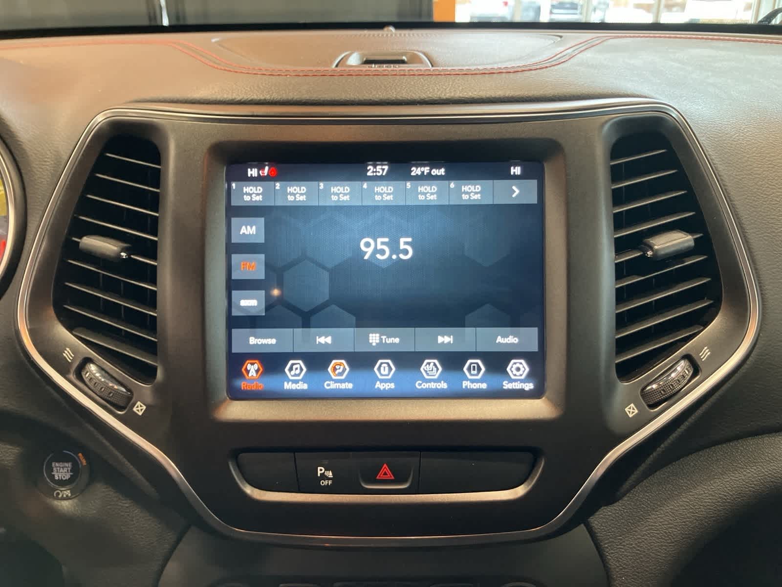 Thumbnail: 2020 Jeep Cherokee - 18