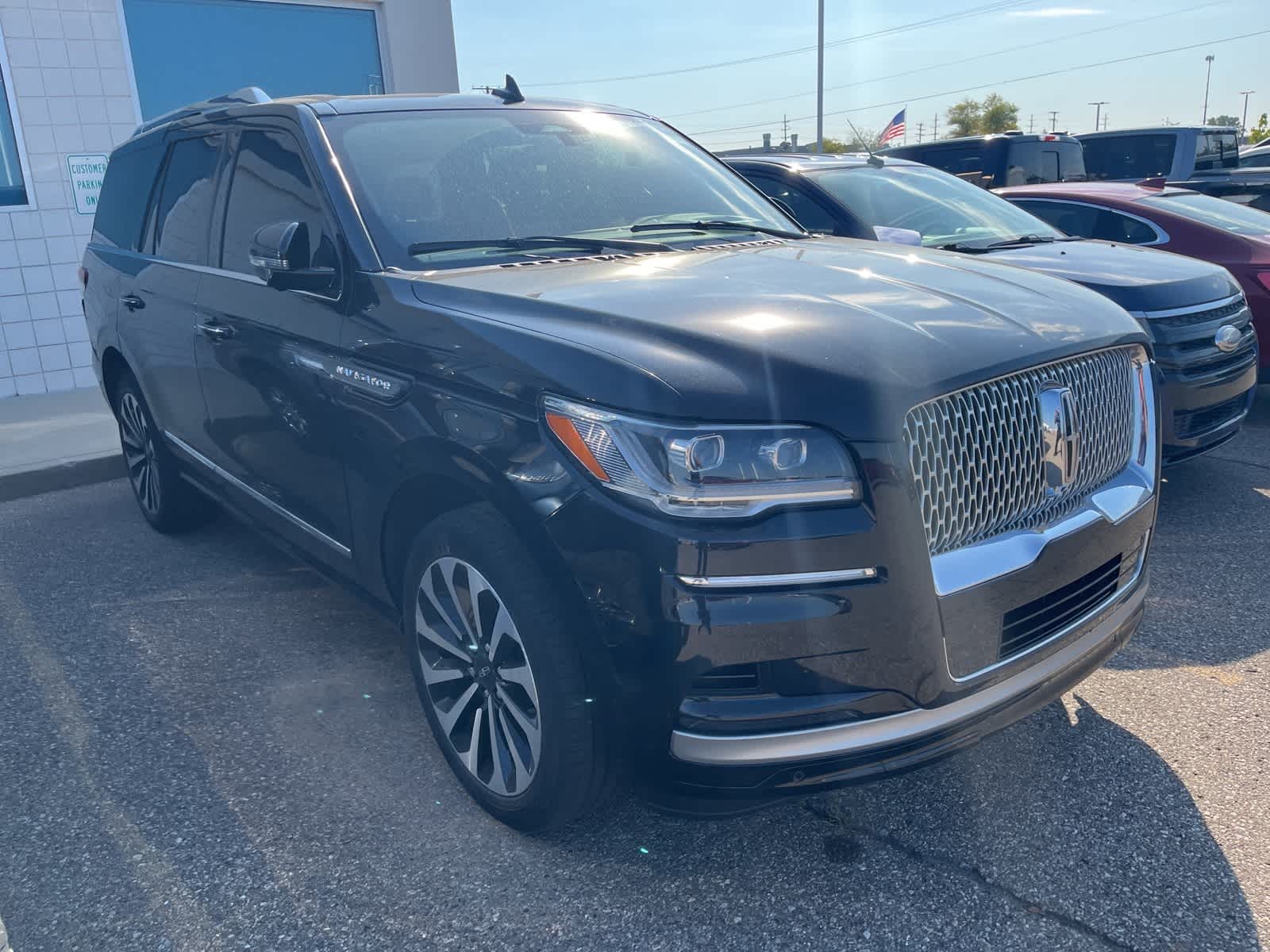 Thumbnail: 2023 Lincoln Navigator - 18
