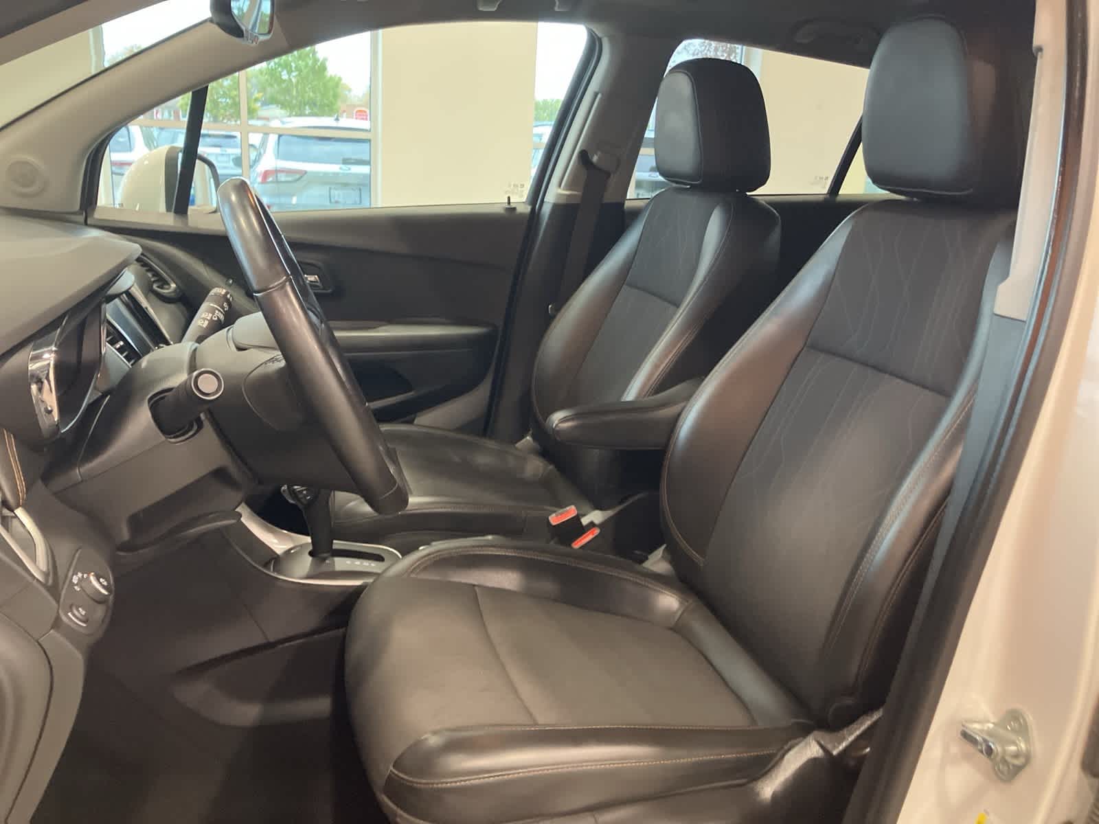 Thumbnail: 2022 Chevrolet Trax - 10