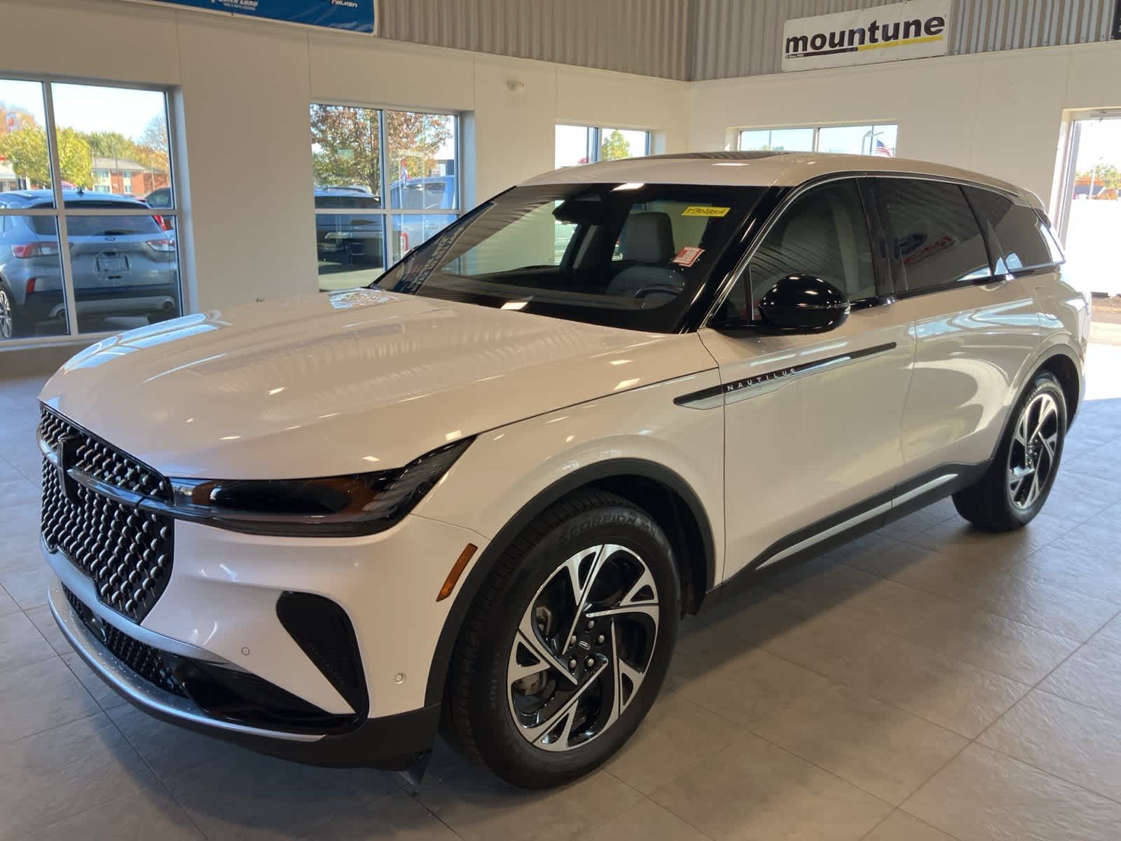 Thumbnail: 2024 Lincoln Nautilus - 1