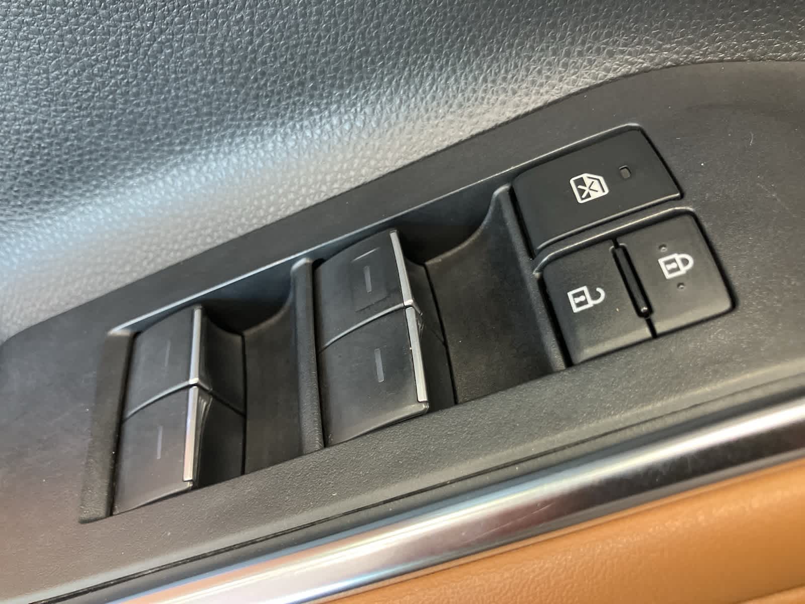 Thumbnail: 2023 Toyota Highlander - 14