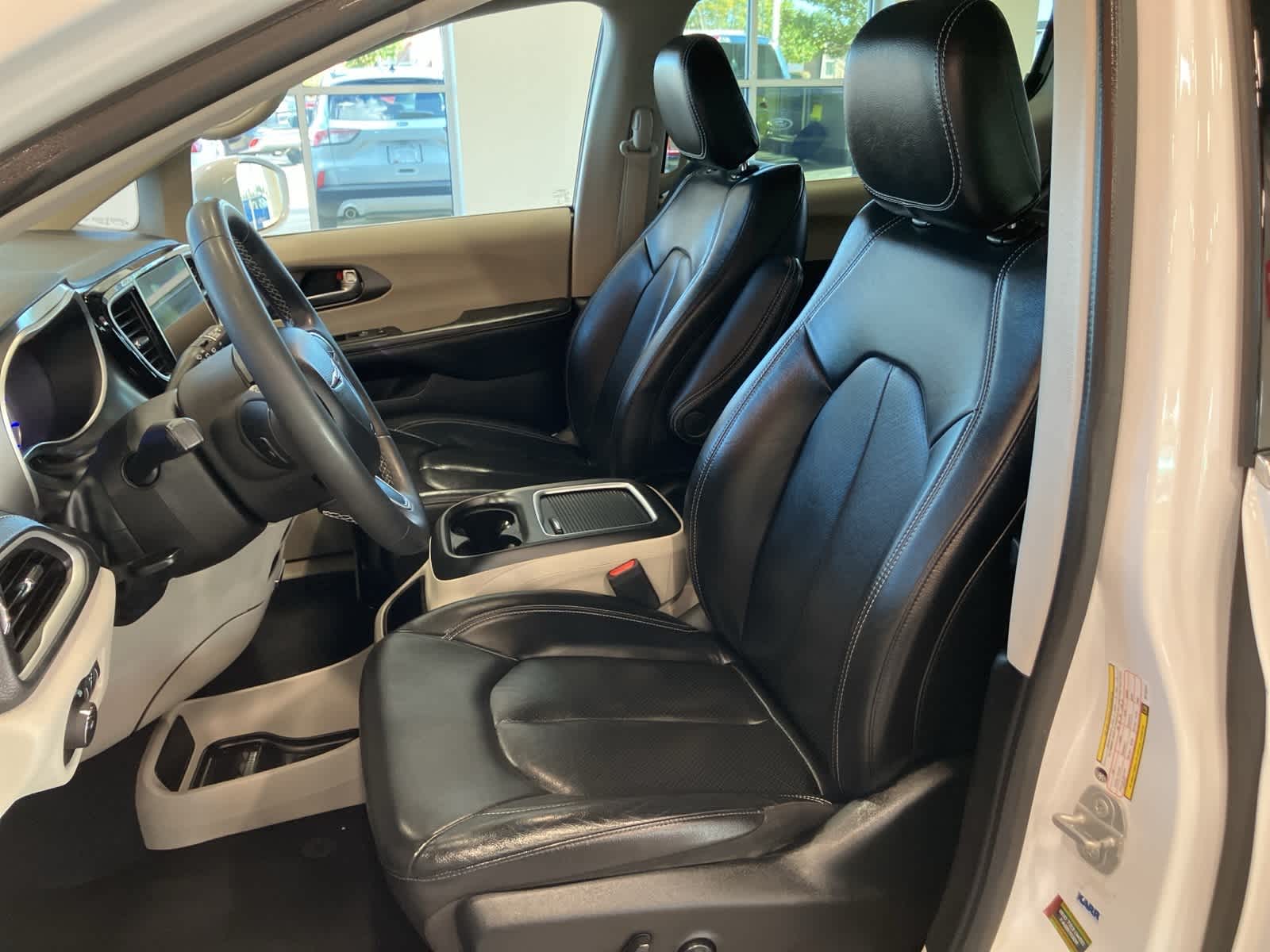 Thumbnail: 2022 Chrysler Pacifica - 11