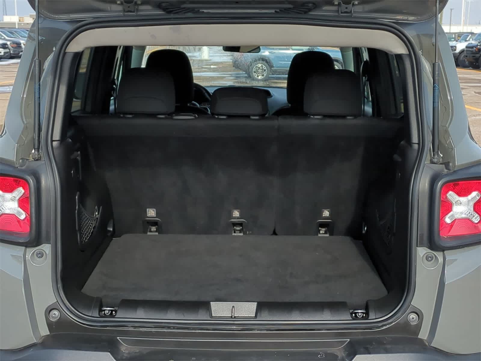 Thumbnail: 2019 Jeep Renegade - 31