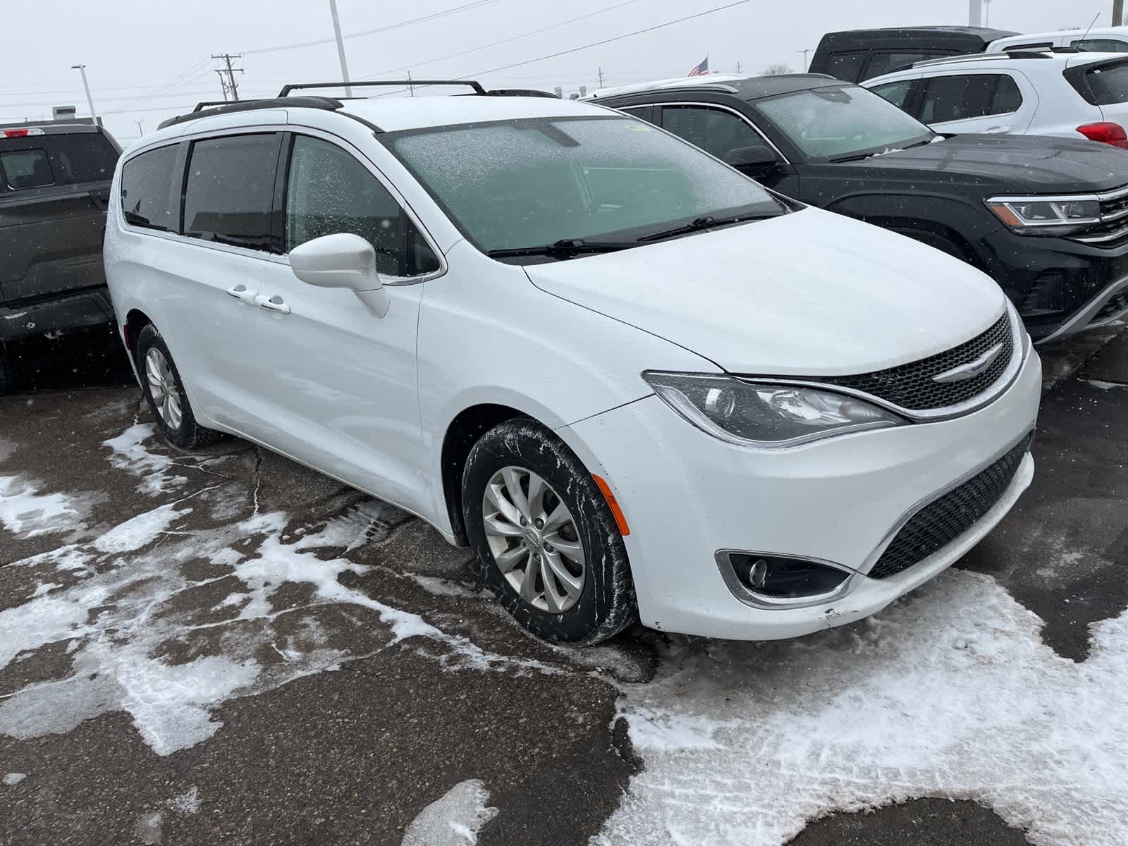 Thumbnail: 2018 Chrysler Pacifica - 18