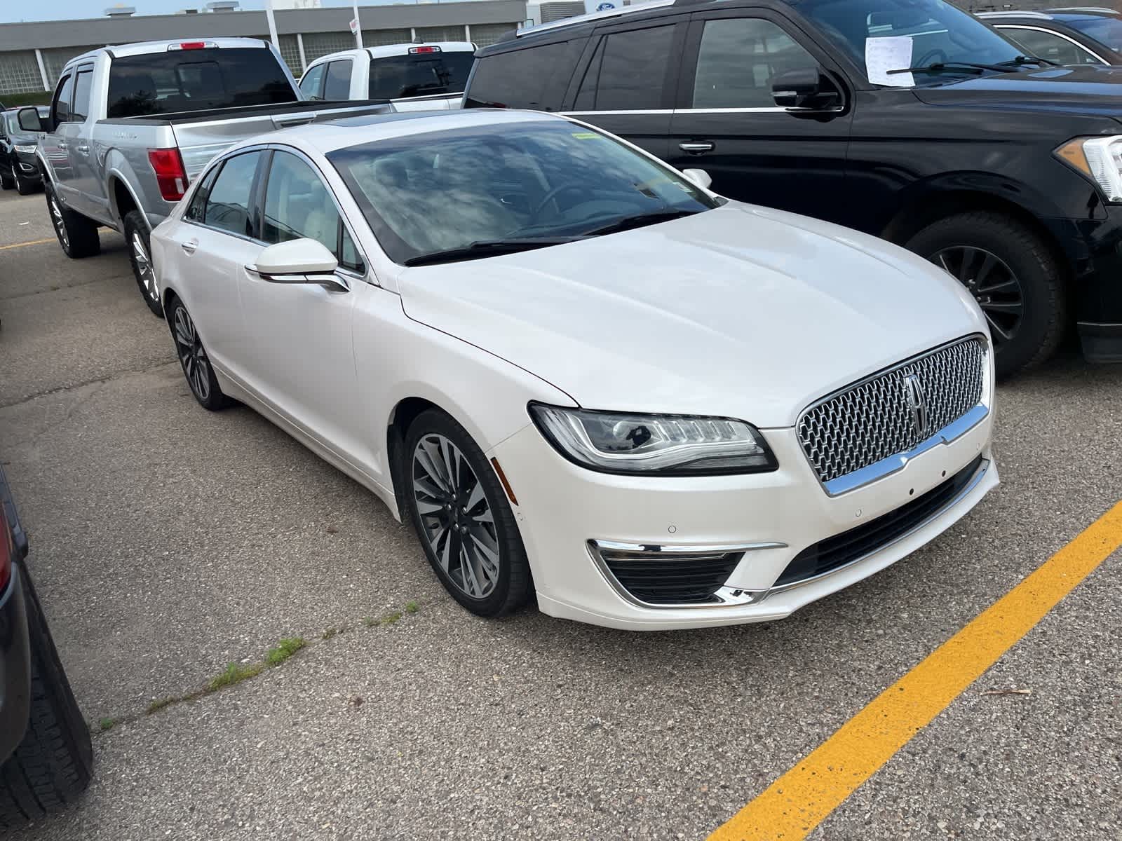 Thumbnail: 2019 Lincoln MKZ - 18