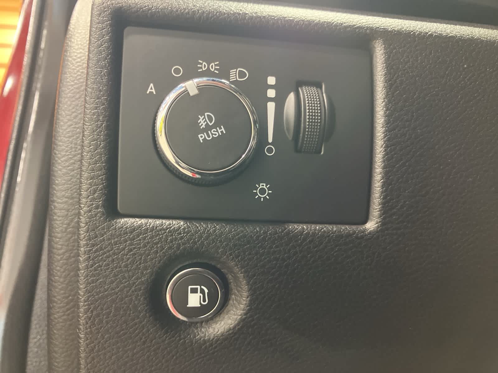 Thumbnail: 2021 Jeep Grand Cherokee - 12