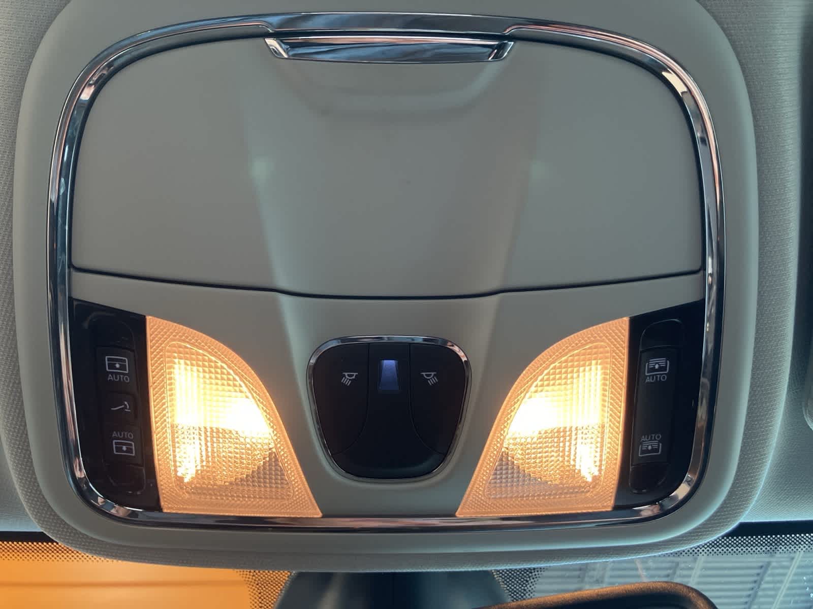 Thumbnail: 2020 Jeep Cherokee - 24