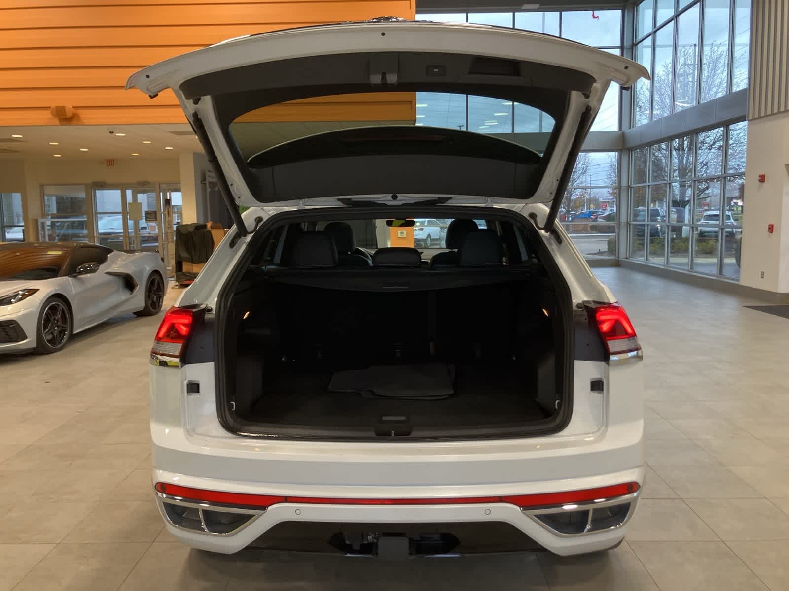 Thumbnail: 2023 Volkswagen Atlas - 32