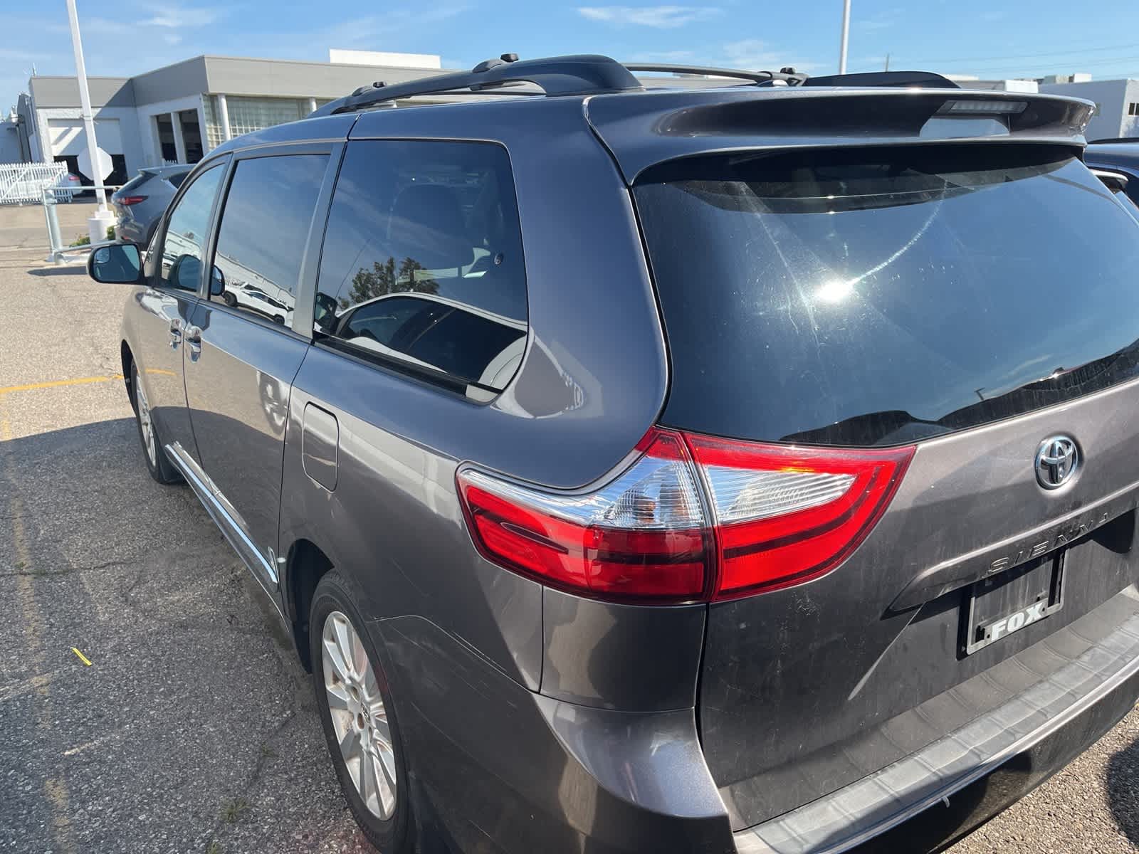 Thumbnail: 2015 Toyota Sienna - 10