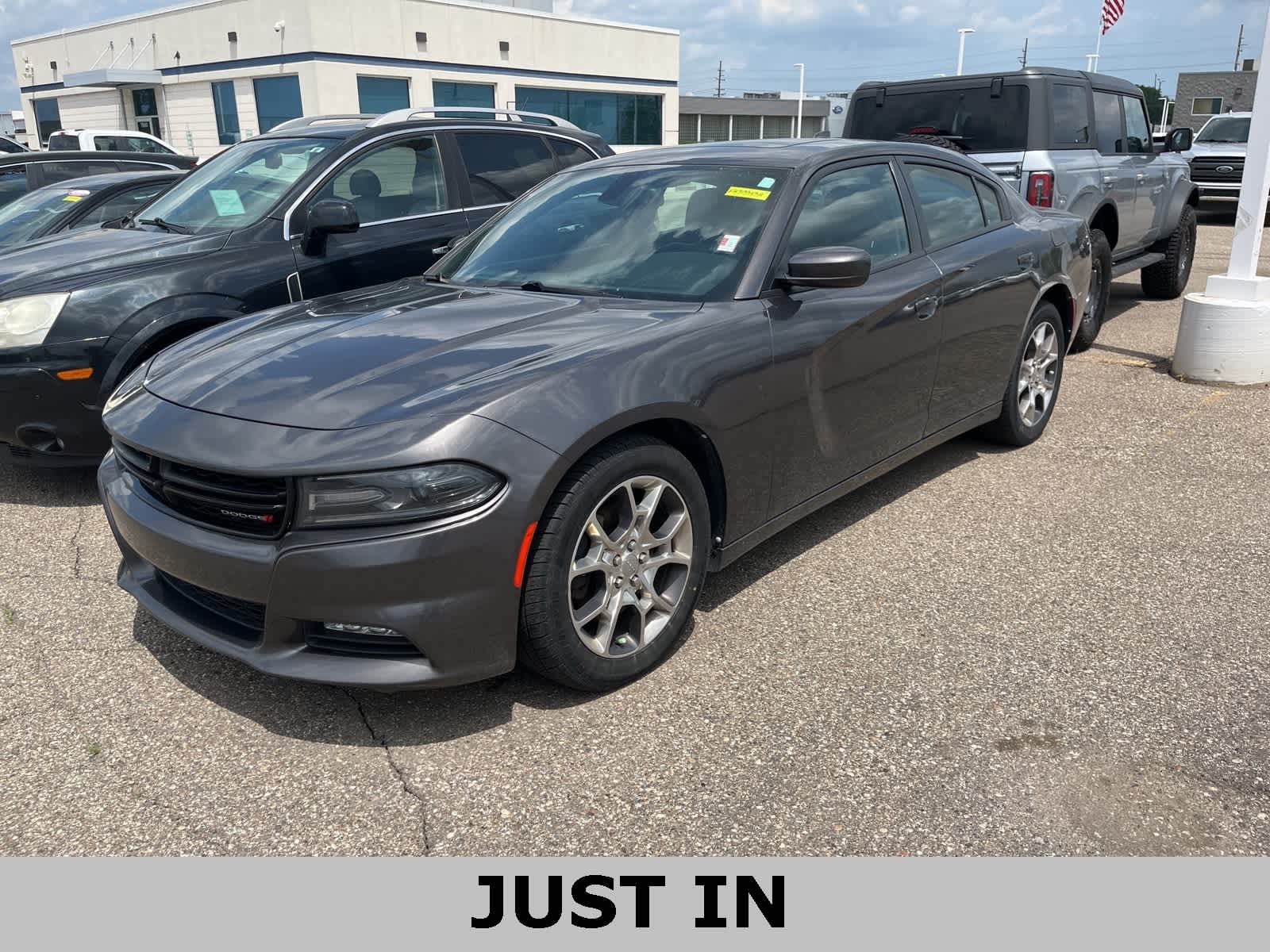 2015 Dodge Charger SXT Hero Image