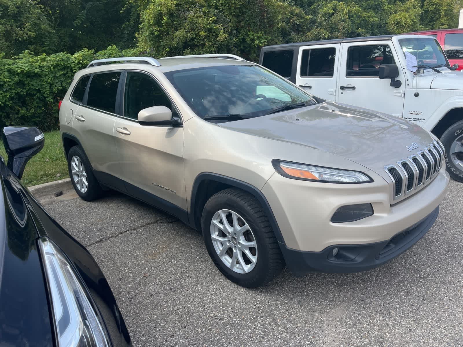 Thumbnail: 2015 Jeep Cherokee - 16