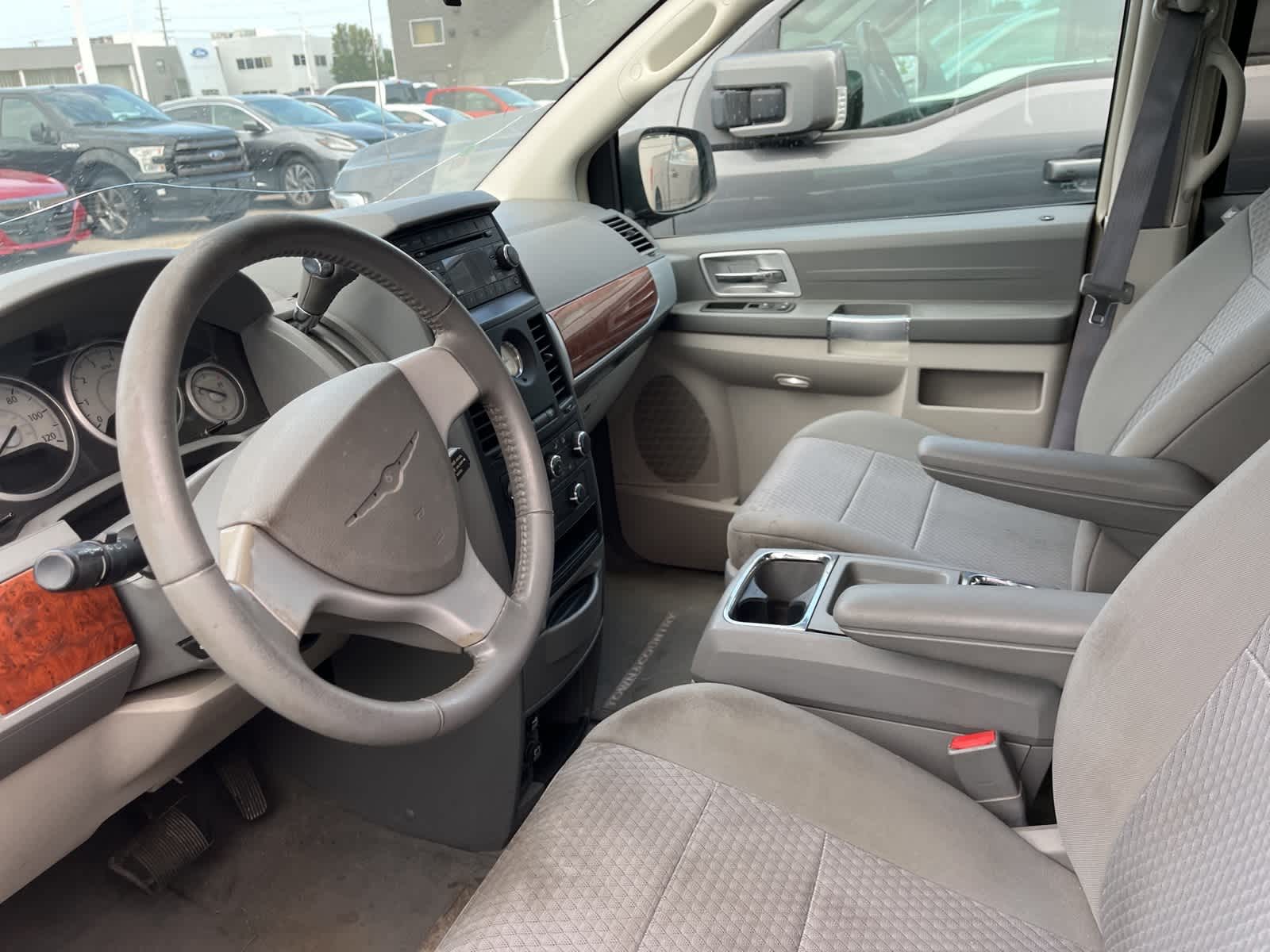 Thumbnail: 2008 Chrysler Town & Country - 22