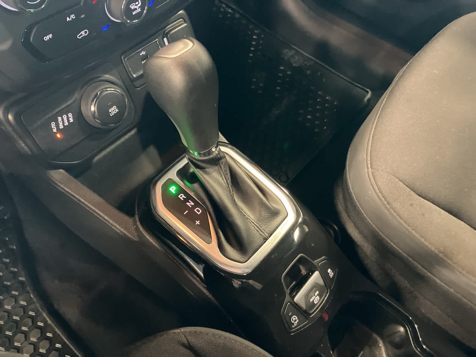 Thumbnail: 2022 Jeep Renegade - 15