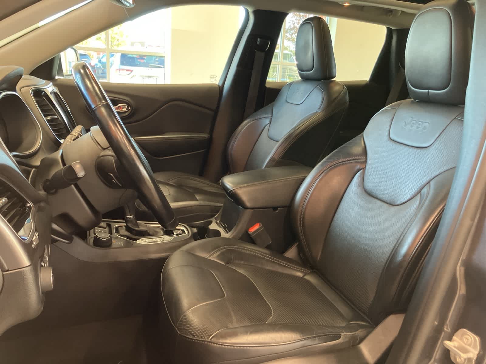 Thumbnail: 2020 Jeep Cherokee - 12