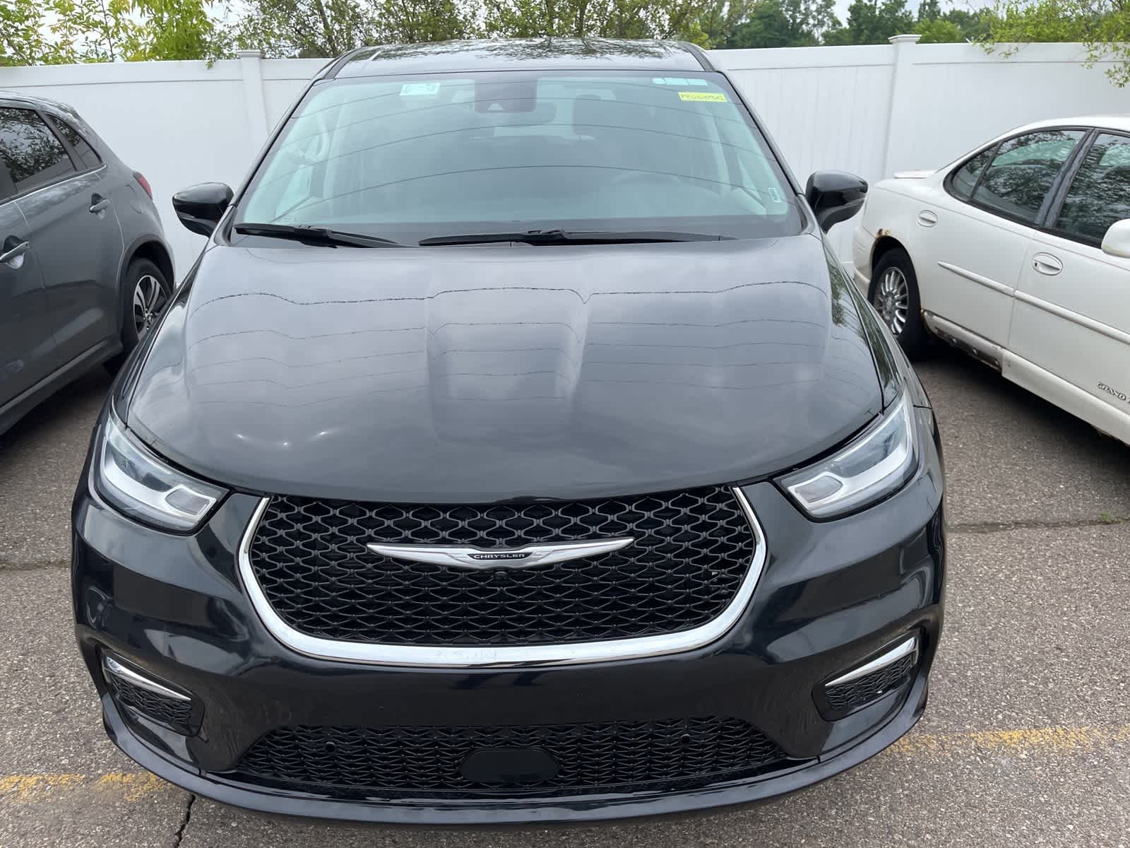 Thumbnail: 2023 Chrysler Pacifica - 21