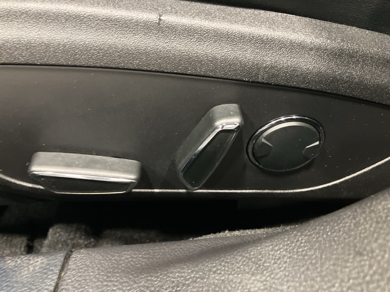 Thumbnail: 2015 Lincoln MKZ - 14