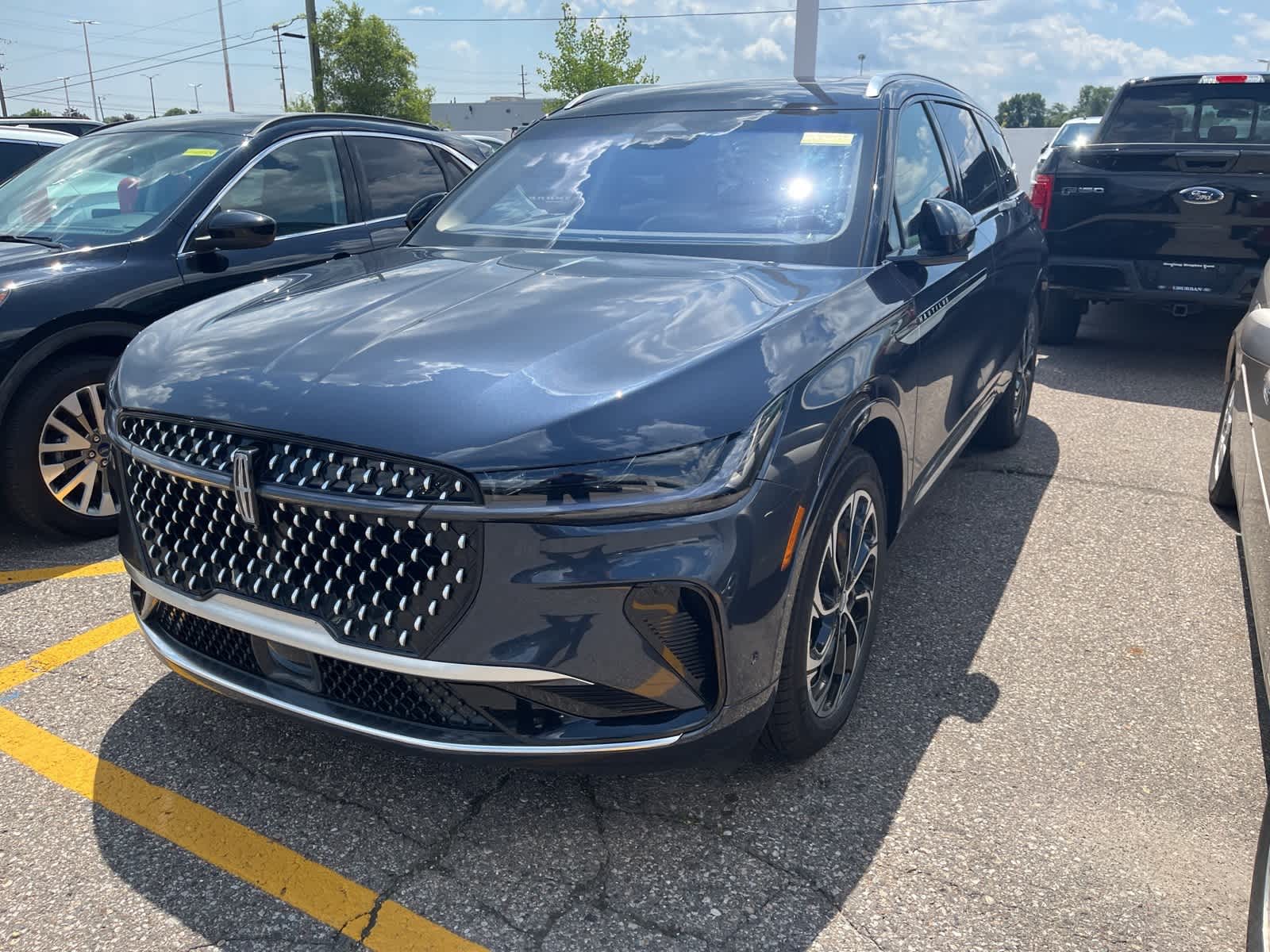 Thumbnail: 2024 Lincoln Nautilus - 2