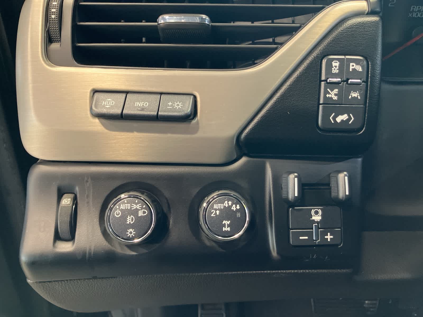 Thumbnail: 2020 GMC Yukon - 17