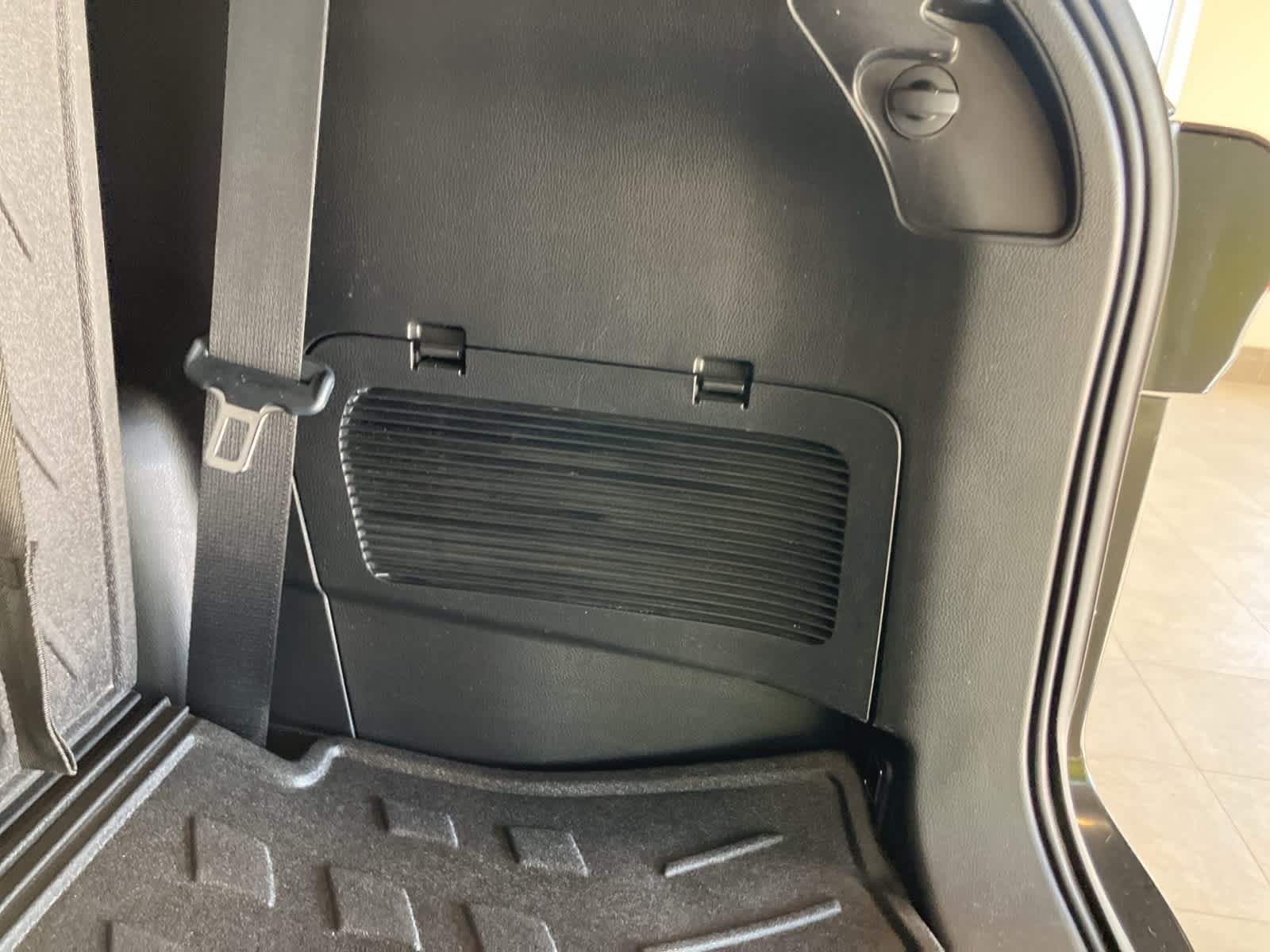 Thumbnail: 2023 Toyota Highlander - 36