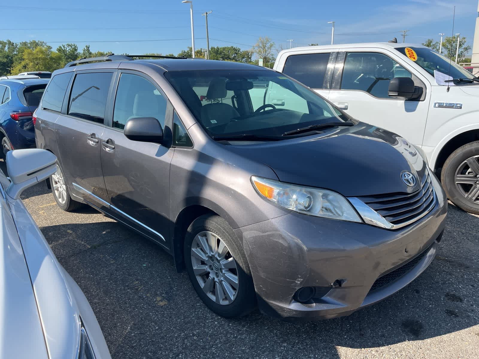Thumbnail: 2015 Toyota Sienna - 18