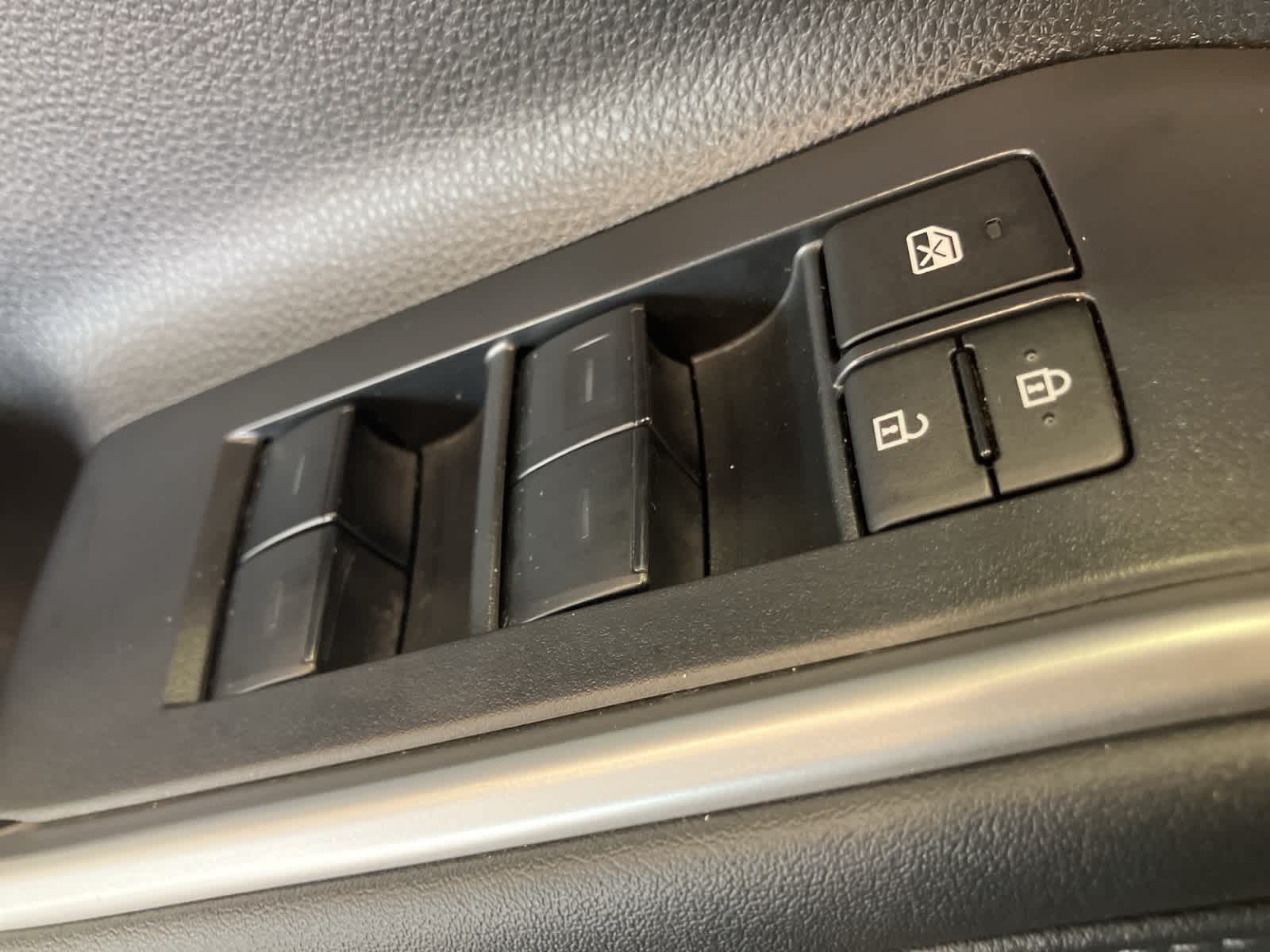 Thumbnail: 2023 Toyota Highlander - 14