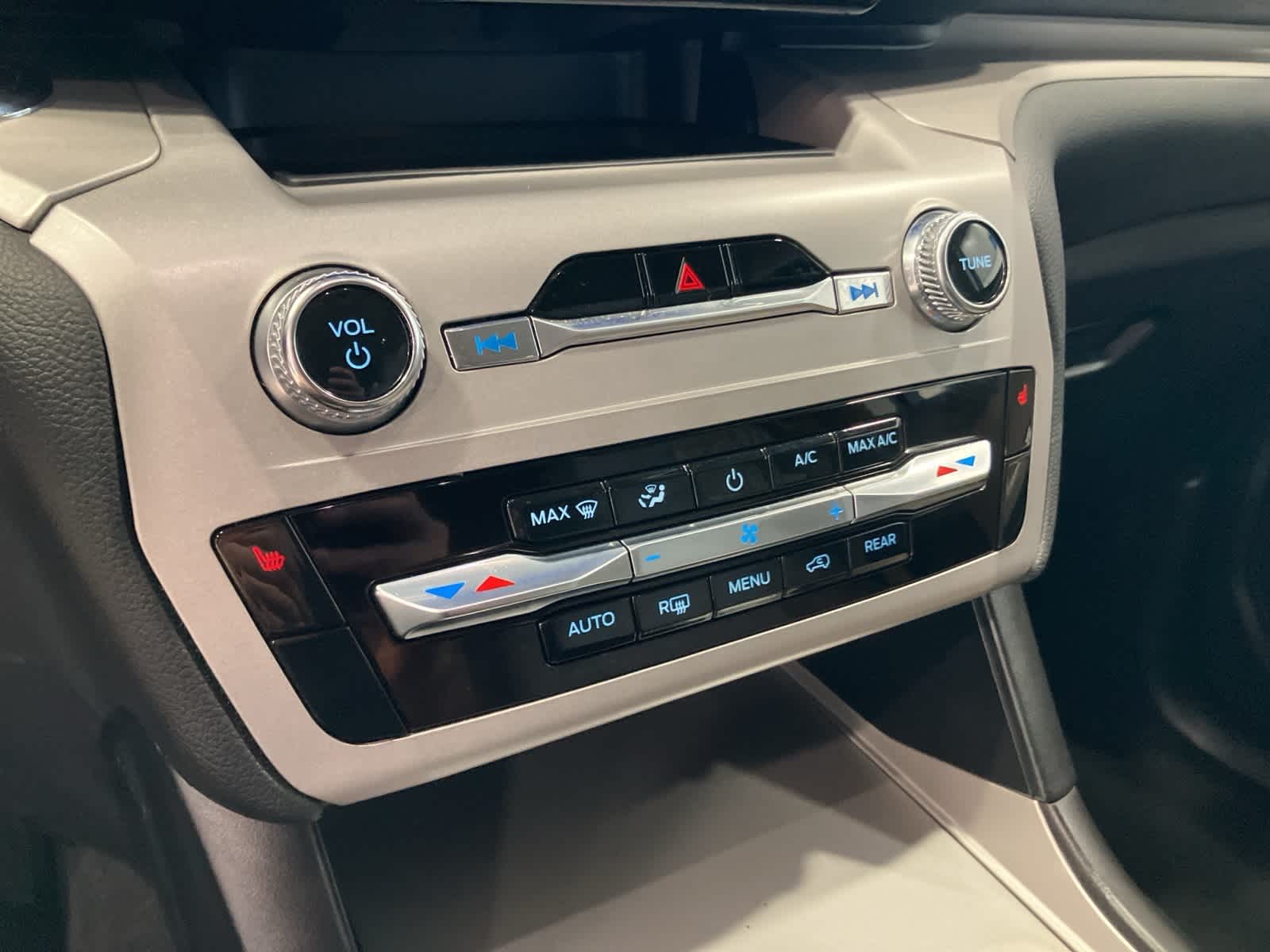 Thumbnail: 2023 Ford Explorer - 15