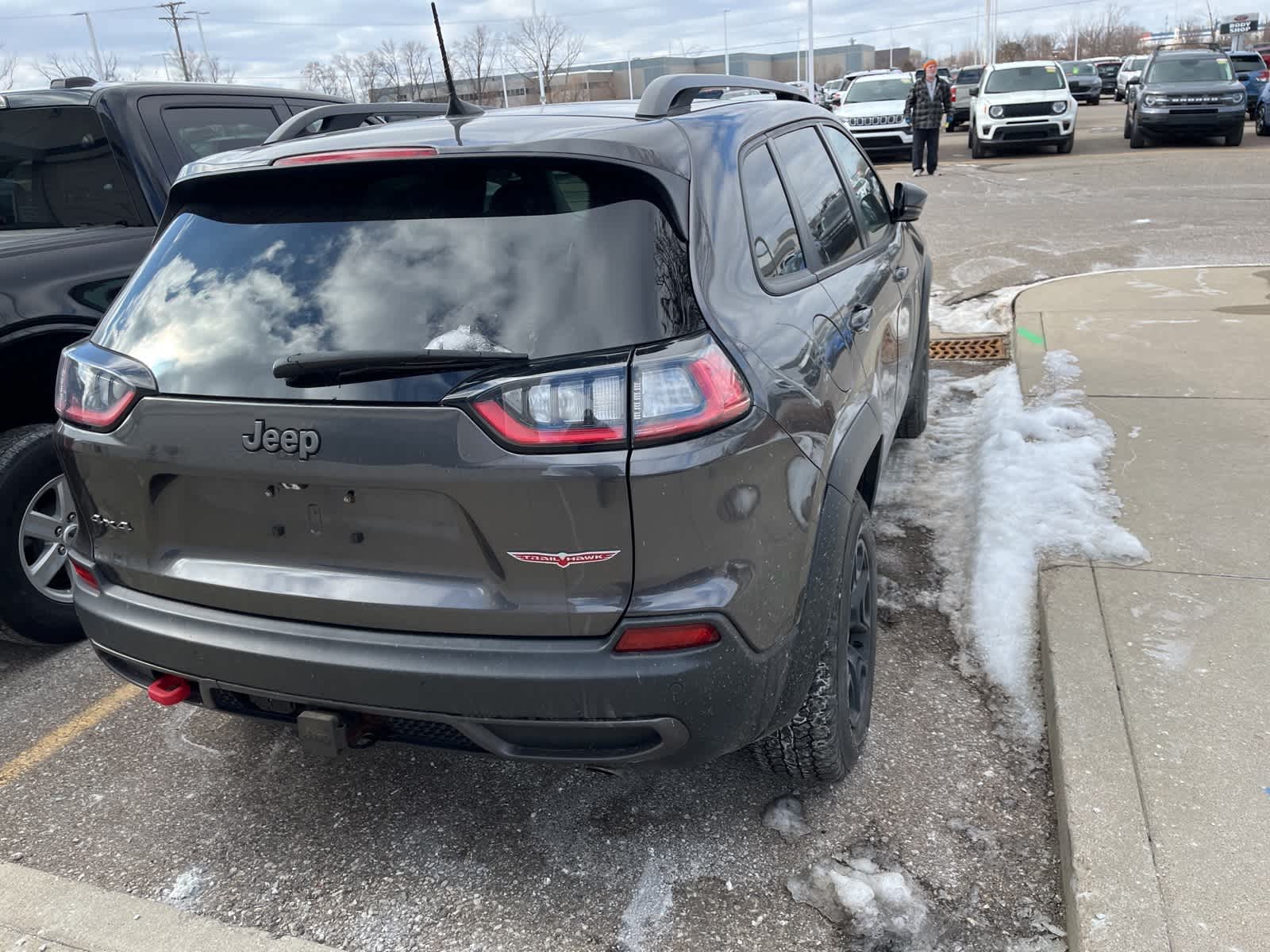 Thumbnail: 2020 Jeep Cherokee - 15