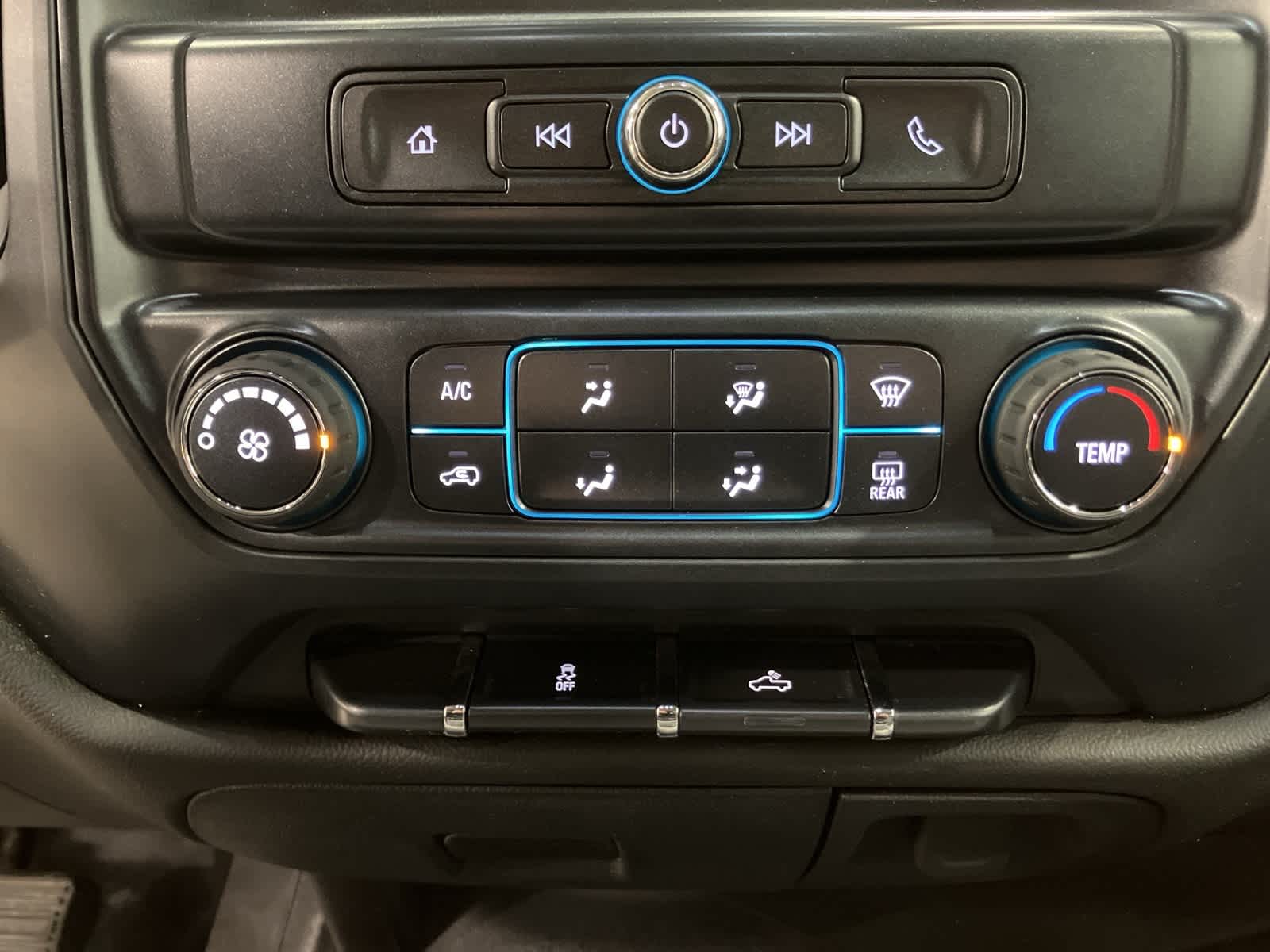 Thumbnail: 2018 Chevrolet Silverado 1500 - 16