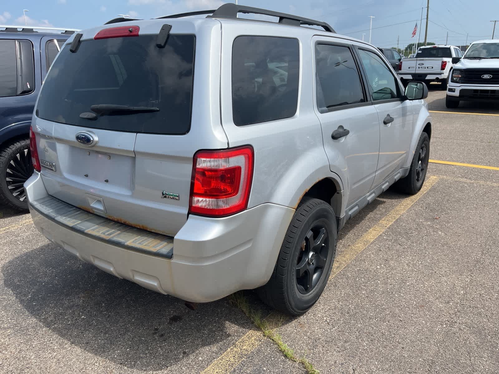Thumbnail: 2011 Ford Escape - 10