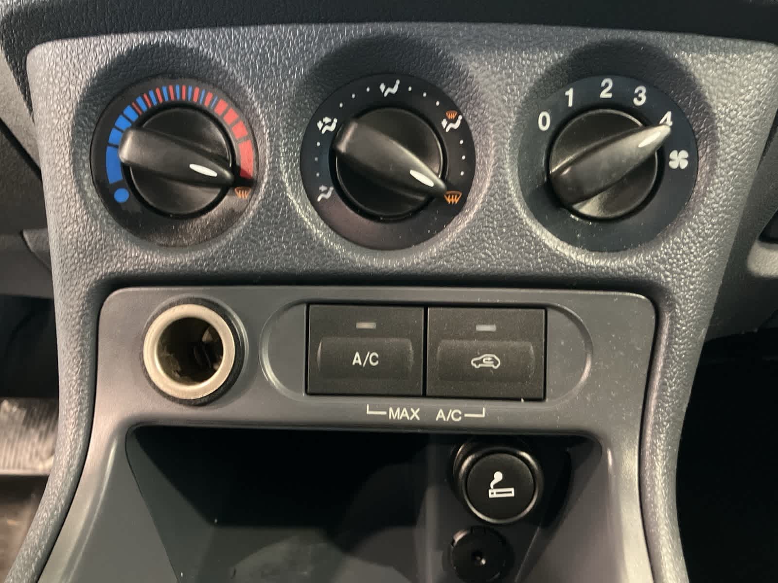 Thumbnail: 2013 Ford Transit Series - 17