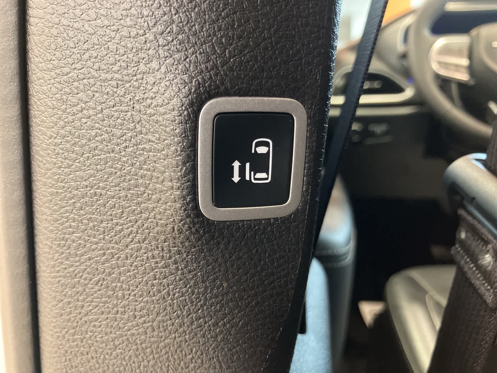 Thumbnail: 2025 Chrysler Pacifica - 28