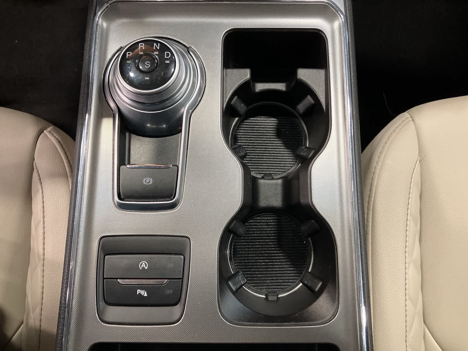 Thumbnail: 2023 Ford Edge - 16