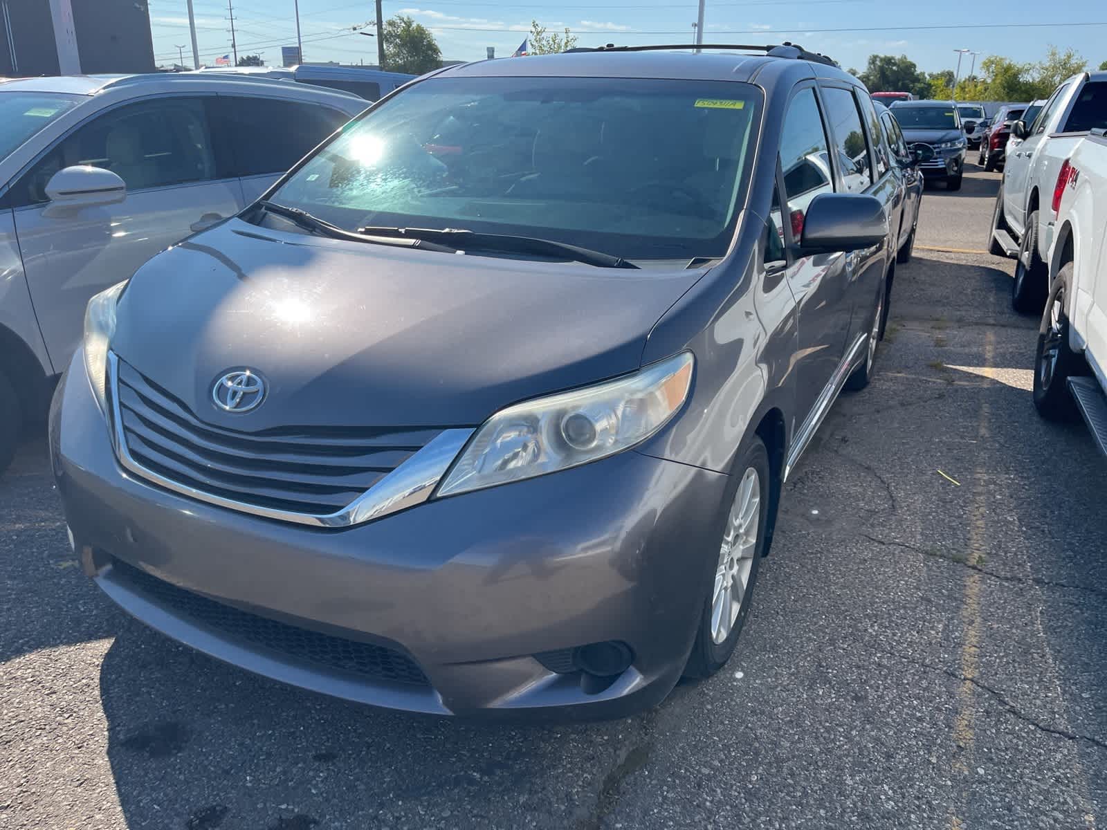 Thumbnail: 2015 Toyota Sienna - 2
