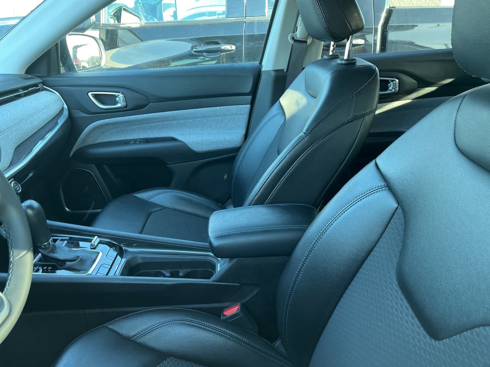 Thumbnail: 2022 Jeep Compass - 23