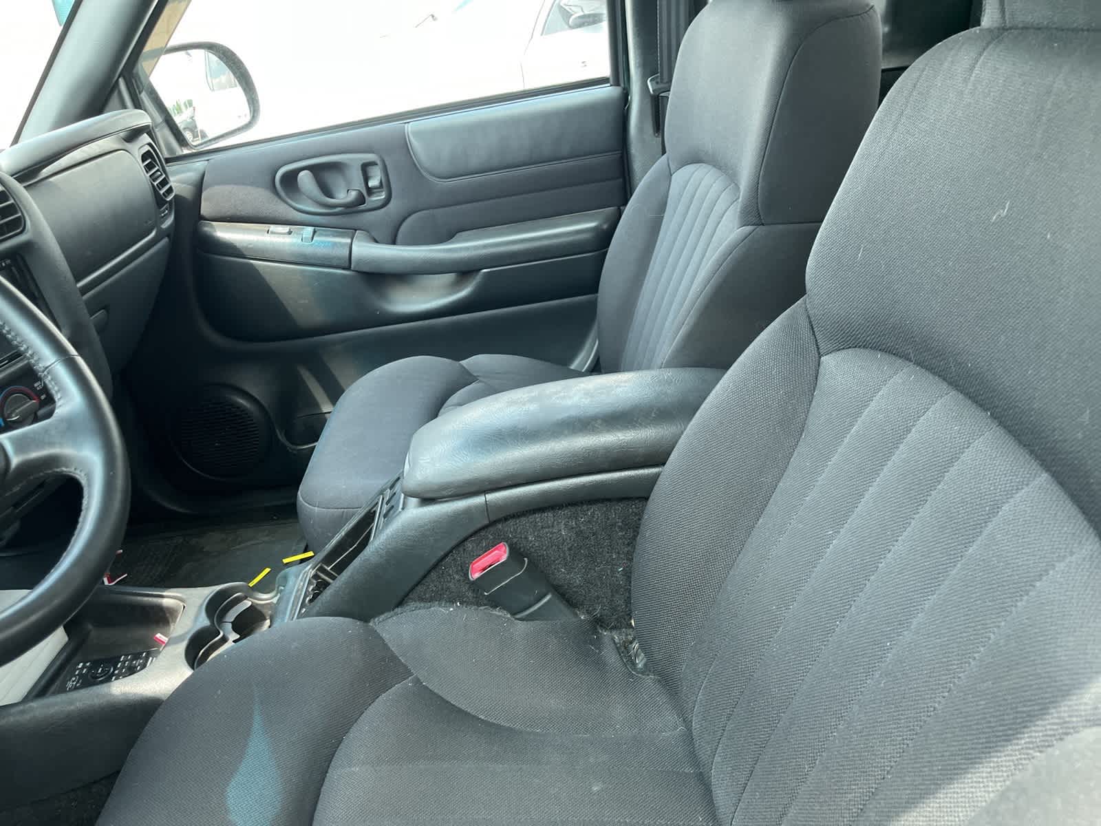 2003 Chevrolet S-10 LS 22