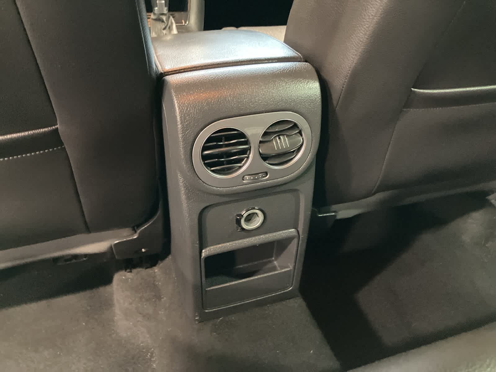 Thumbnail: 2013 Volkswagen Tiguan - 21