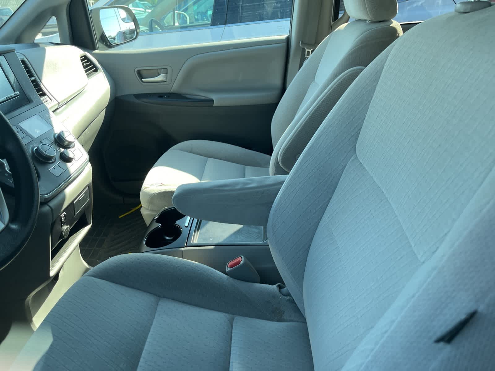 Thumbnail: 2015 Toyota Sienna - 24