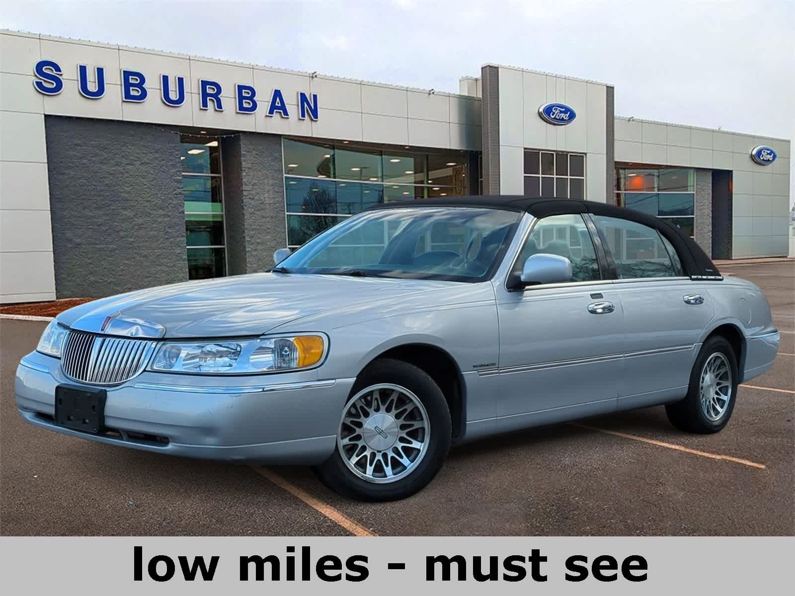2000 Lincoln Town Car Signature -
                  Sterling Heights, MI