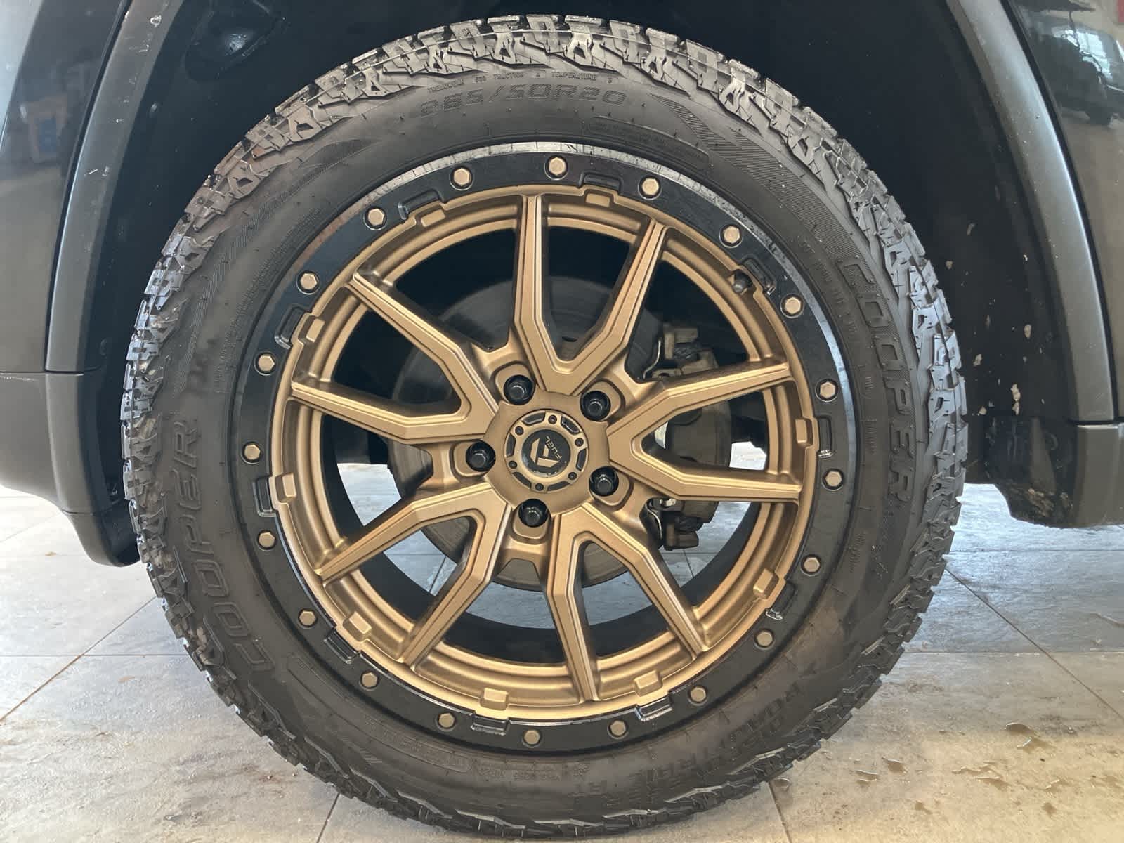 Thumbnail: 2014 Jeep Grand Cherokee - 9