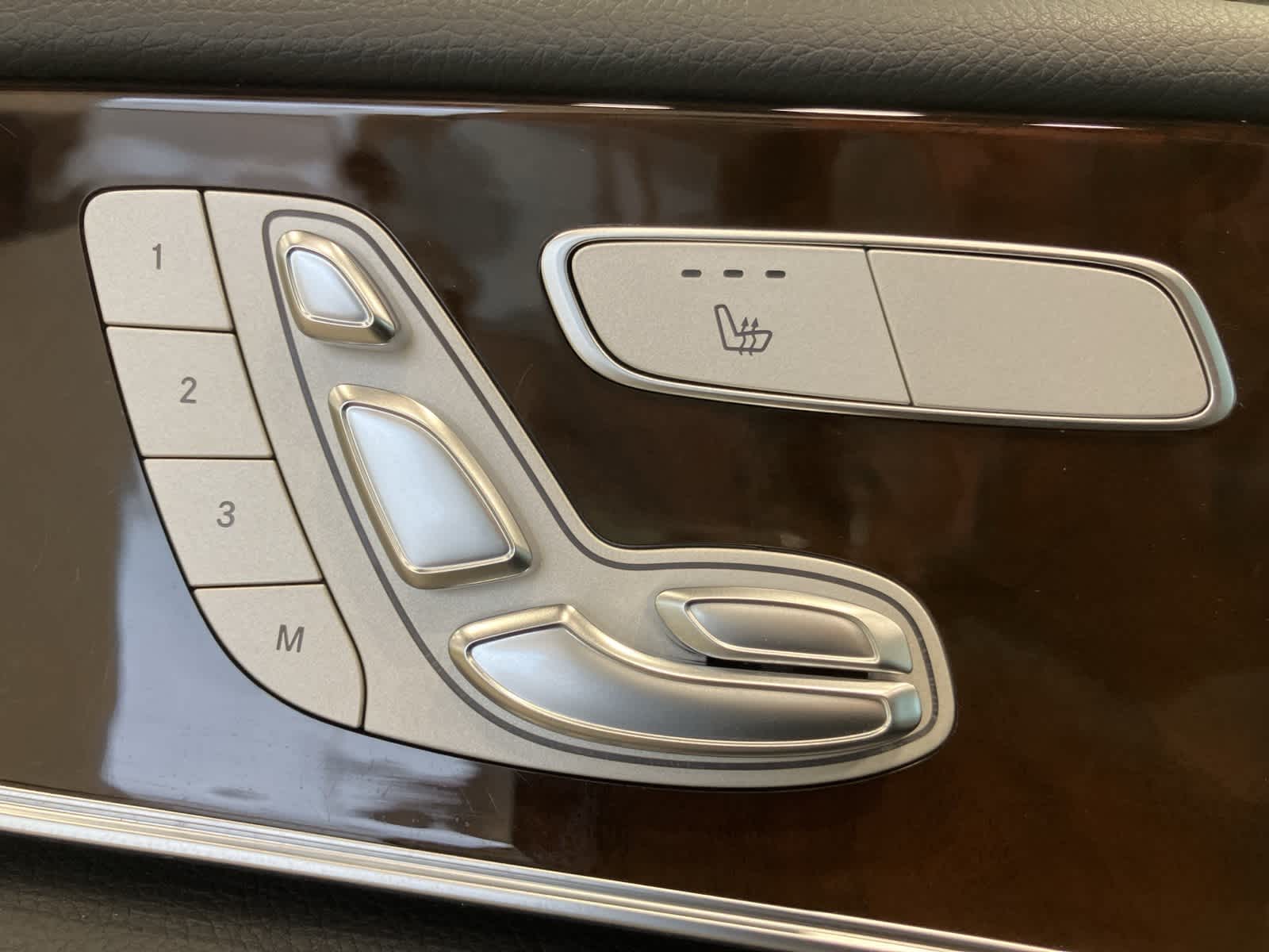 Thumbnail: 2022 Mercedes-Benz E-Class - 14