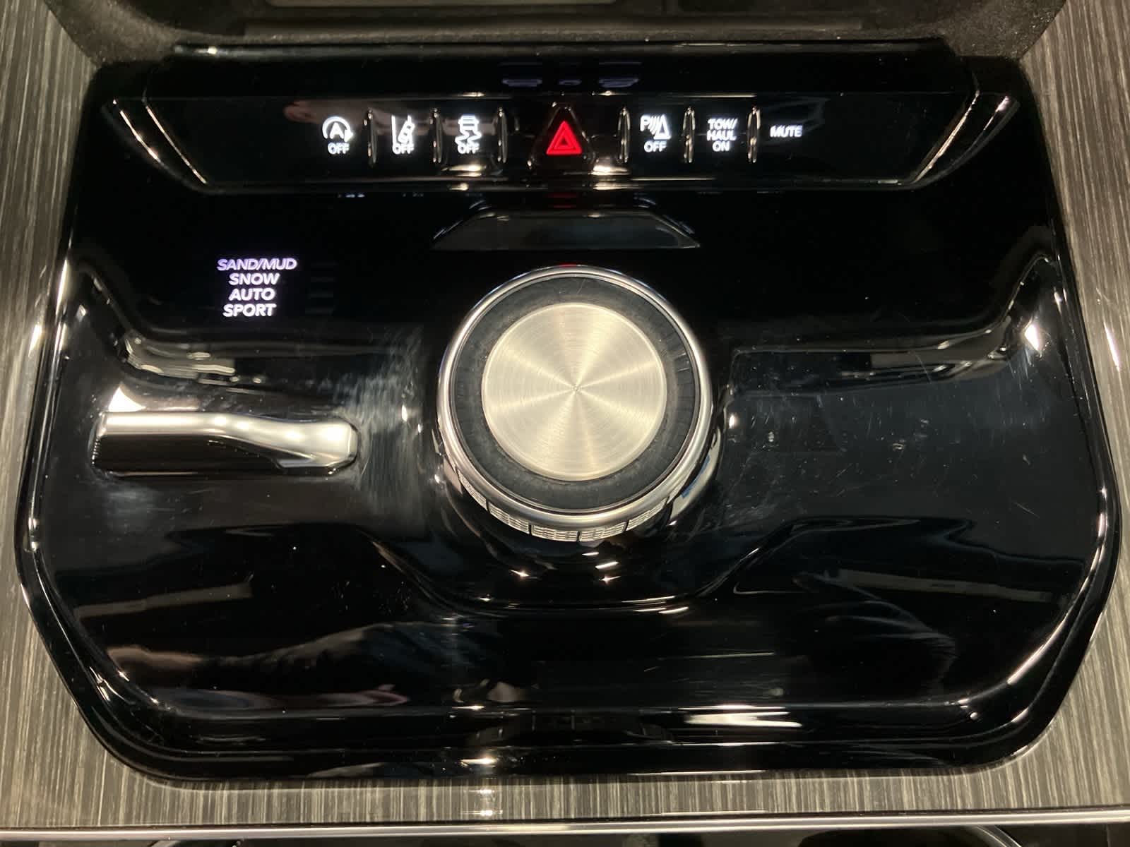 Thumbnail: 2022 Jeep Wagoneer - 19